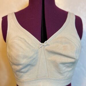 Fit for Me Fruit of the loom Cream colored Women's Bra 38DD